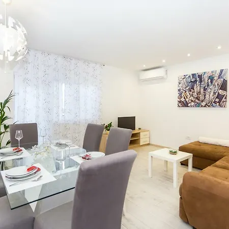 Urban Luxury Juricevic Apartment Duce