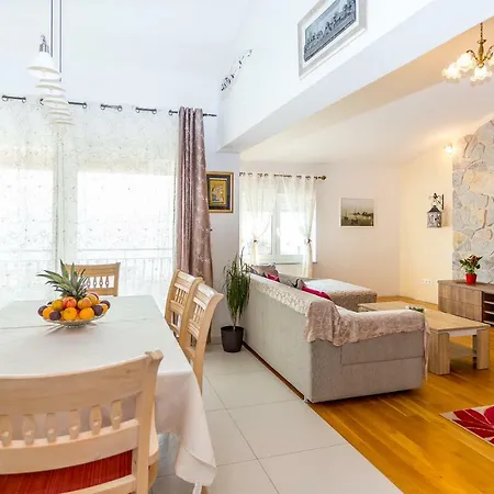 Urban Luxury Juricevic Apartment
